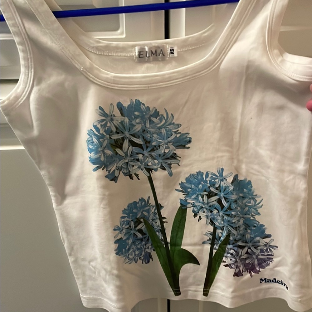 New without tags x small Madeira Island  white Hydrangeas tank top.